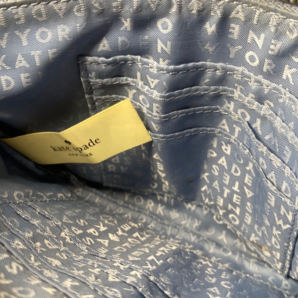🎀 Kate Spade Wristlet pouch Wallet - Cute , spacious & Dust bag included. - Picture 3 of 9